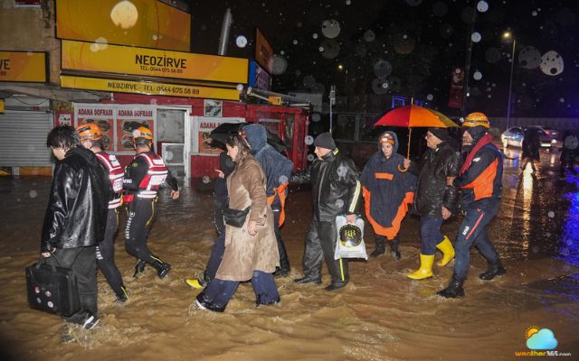 Residents are evacuated by rescue team