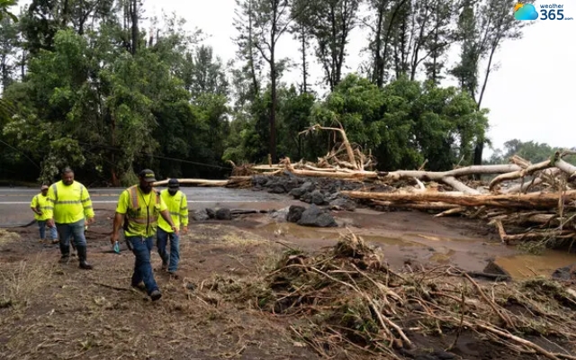 Crews clear mud and debris from roads in Hawaii as recovery efforts continue