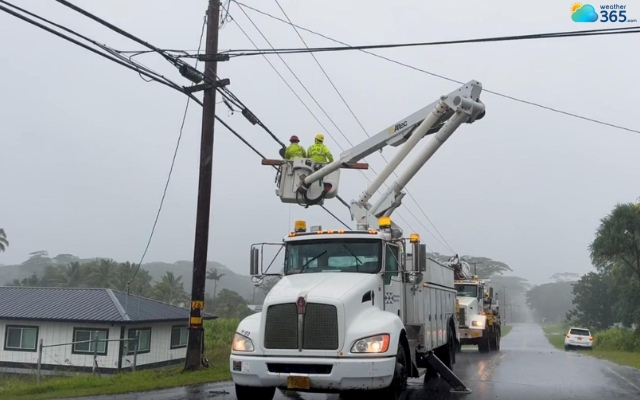 Hawaiian Electric crews work to restore power after Hurricane Lala