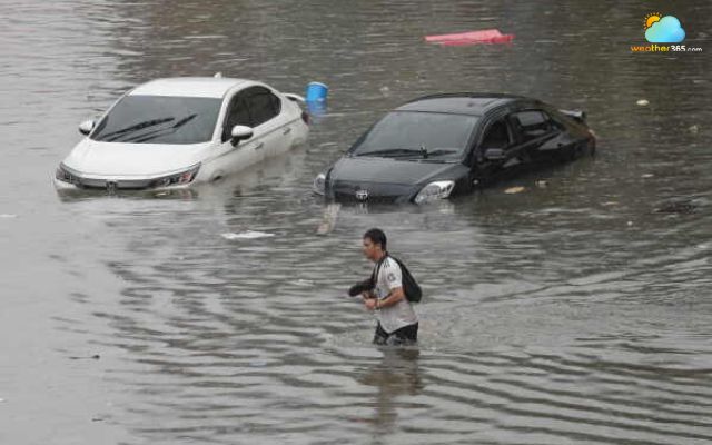 Heavy rain causes severe flooding in Bangkok